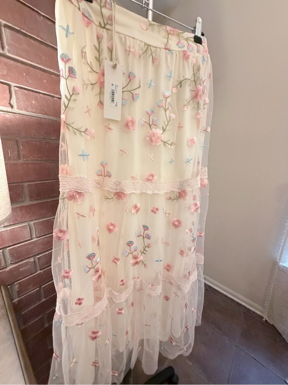 Altar'd State NWT  Callistyn Embroiderd  Pink Floral Tulle Midi Skirt Ex Small - Picture 4 of 10
